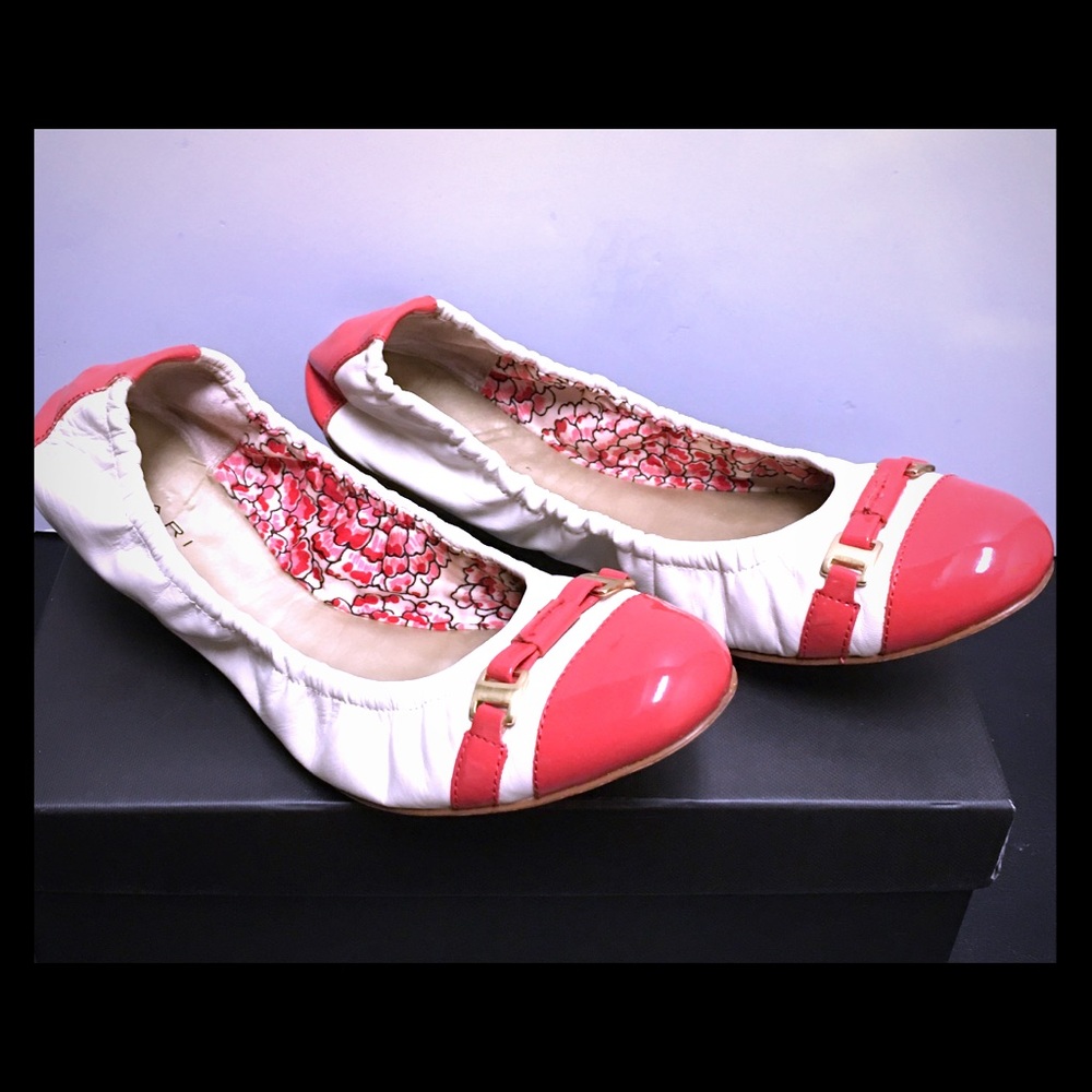 TAHARI ballet flats Sz 8